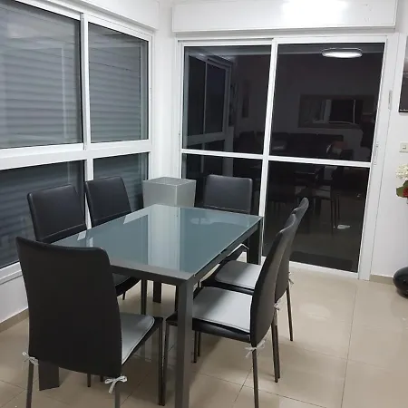 2 Bed Flat Near City Center And All Ameneties